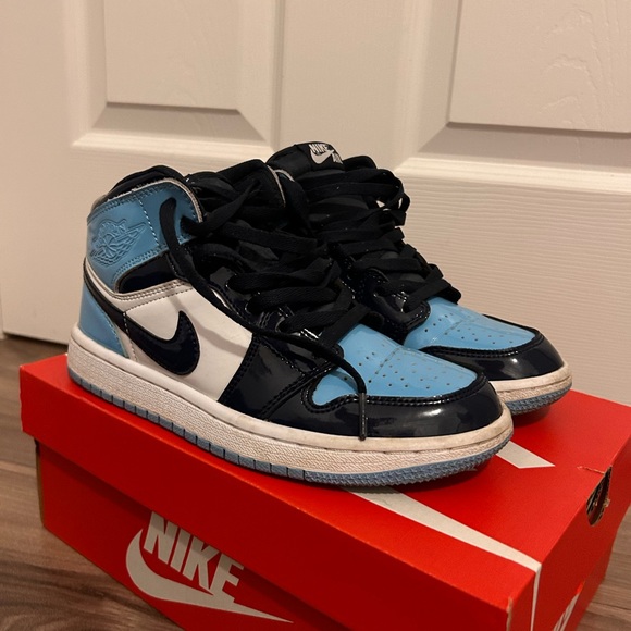 Mid Jordan 1 Retro OG UNC - Picture 1 of 7